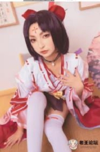 Cosplay女神《神樂坂真冬》劲爆写真，为了迎合宅男毫无下限